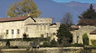 Монастероло-дель-Кастелло, город и замок