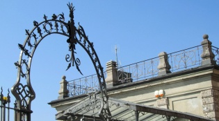 Italian Art Nouveau in the Upper Town and across the hills