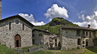 Guided tours of the village of Cornello dei Tasso