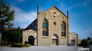 Бывший монастырь Сант-Агостино и улица Фара